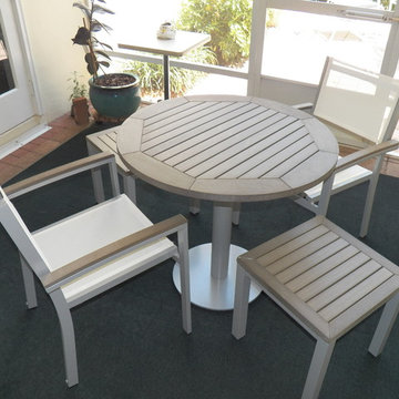 CONTEMPORARY BISTRO SET
