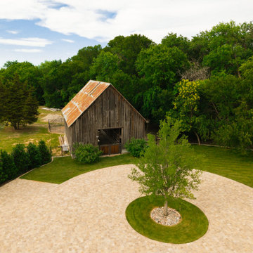 Circle Drive Motor Court & Barn | Weston Country Estate