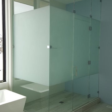 Frameless Steam Shower with Sandblasted Privacy Strip