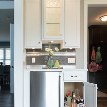 Island meets Table Kitchen in White