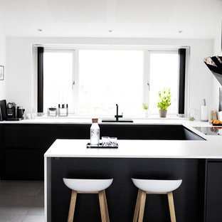 75 Beautiful Kitchen With Laminate Countertops And A Peninsula