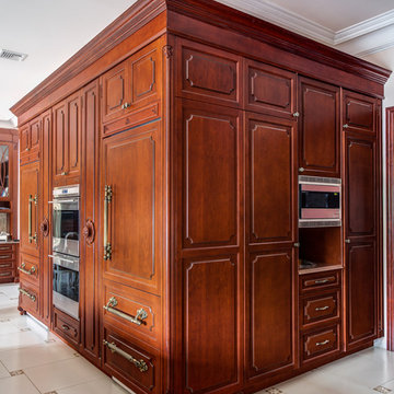 Kings Point Residence: Traditional Custom Kitchen & Millwork