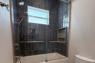 Bathroom - bathroom idea in Miami