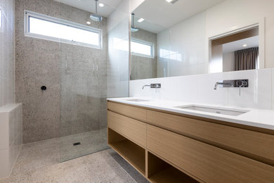 Photo of a modern bathroom in Geelong.