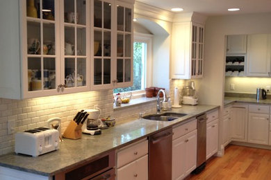 Example of a classic kitchen design in Boston
