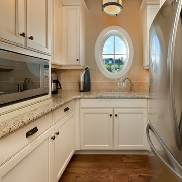 Tradtional White Catalina Maple Kitchen