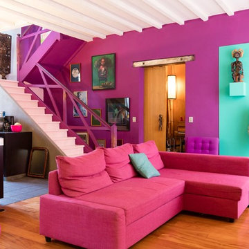 Salon éclectique dans un loft, ancien entrepôt de matelas