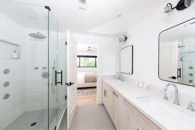 Inspiration for a farmhouse bathroom remodel in Los Angeles