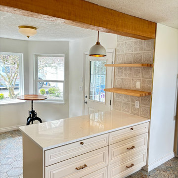 Vibrant Traditional Kitchen