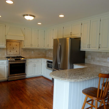 Sugar Grove // Traditional Refinished Kitchen