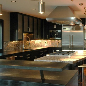Gourmet Kitchen:  Black cabinet with Black Countertop