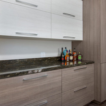 Beach Condo- Top Balcony Drybar and Storage