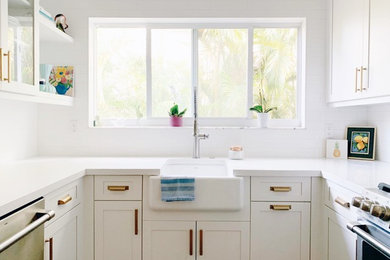 Kitchen - mid-sized transitional kitchen idea in Miami