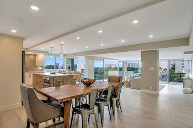 Dining room - dining room idea in Miami