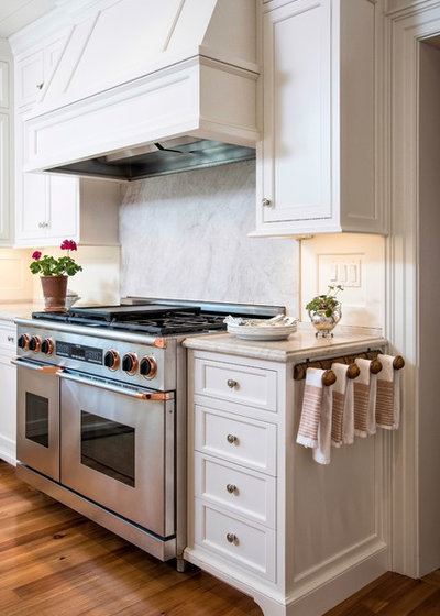 Классический Кухня Chevy Chase, MD renovation