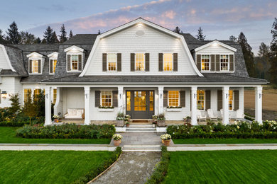 Elegant home design photo in Vancouver