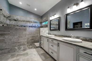 Elegant home design photo in Phoenix