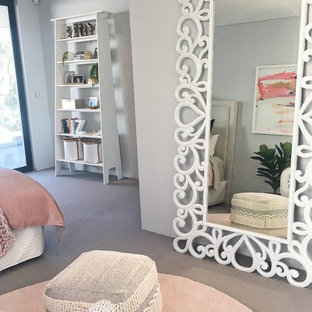 Mittelgroßes Klassisches Schlafzimmer mit Backsteinboden in Sydney