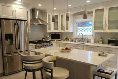 Kitchen - kitchen idea in New York