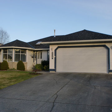 Residential roll up garage doors