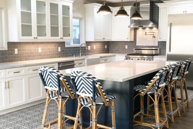Example of a beach style kitchen design in Los Angeles