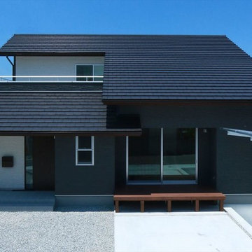 スタイリッシュな大屋根の家