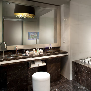 JW Marriott Marquis Séura Vanity TV Mirror