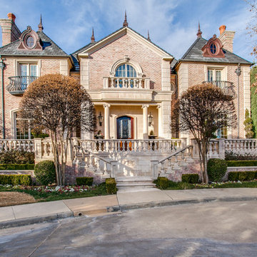 6929 Hill Forest $2,295,000, 7000+ Sq ft 3 | 5.5 | 3 car | Pool | Yard | Dog run