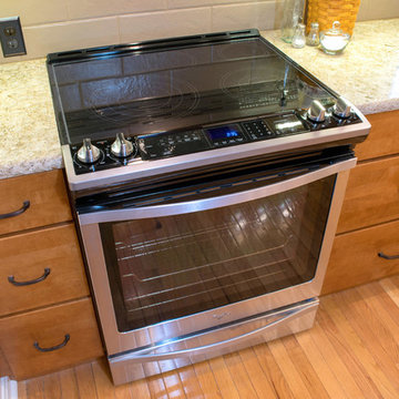 Chestnut Stained Transitional Kitchen Remodel With Adjoining Sunroom (K-93)