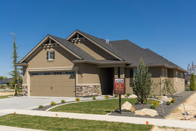 This is an example of a transitional home design in Boise.