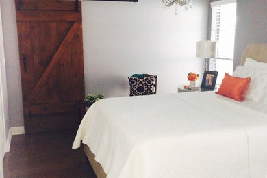 Inspiration for a shabby-chic style bedroom remodel in Tampa
