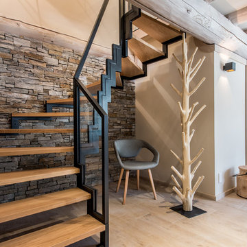 Aménagement d'un chalet contemporain en fustes