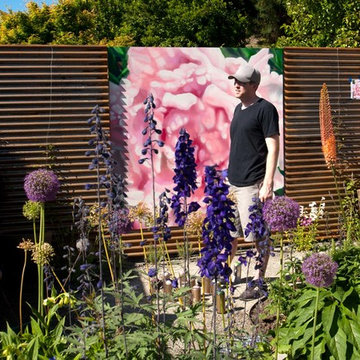 Modern Fenced Garden