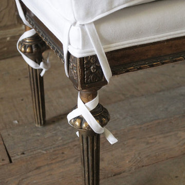 20th Century Louis XVI Style Giltwood Bench Upholstered in White Belgian Linen