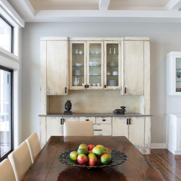 A Minnesota Lakehouse Transformed with Exotic Spice