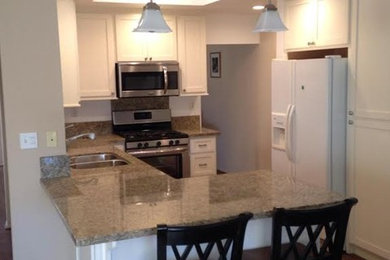 Inspiration for a transitional kitchen remodel in Los Angeles