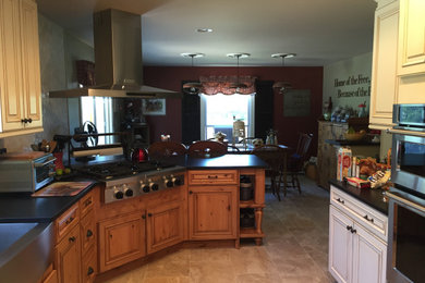 Kitchen - kitchen idea in New York