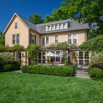 We are thrilled to introduce 612 Gravers Lane, a veritable ~jewelbox~ in an idea