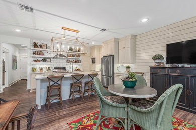Home design - transitional home design idea in Austin
