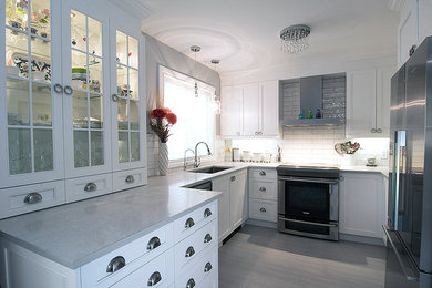 Elegant kitchen photo in Montreal