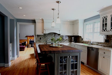 Example of a classic kitchen design in Boston