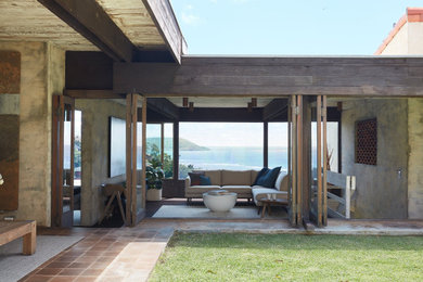 Minimalist patio photo in Hawaii
