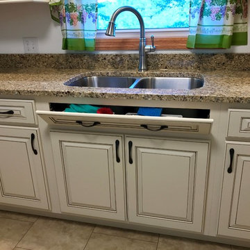 Geneseo Remodel Koch Cabinets Painted Pearl Umber Glaze Venetian Gold Granite