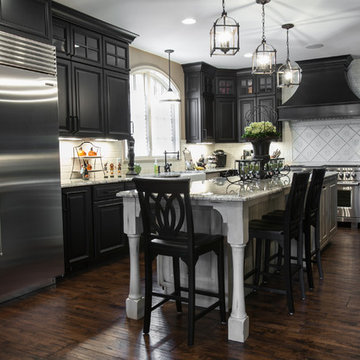 Beautiful Black & White Kitchen