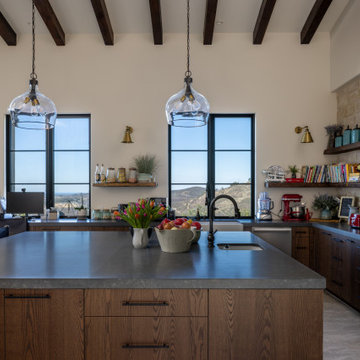 Seamless Indoor-Outdoor Living: A Home Designed for Entertaining and Privacy