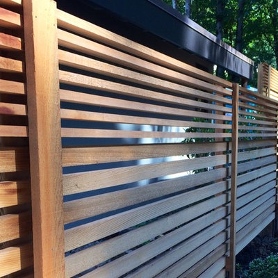Example of a large zen home design design in Portland