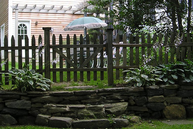 Design ideas for a traditional landscaping in New York.