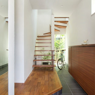 東京都下のモダンスタイルのおしゃれな玄関の写真