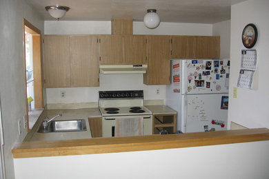 Kitchen - traditional kitchen idea in Seattle