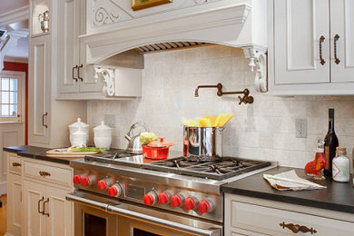 Inspiration for a timeless kitchen remodel in Bridgeport